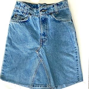 (SOLD)Levi’s jeans to Skirt